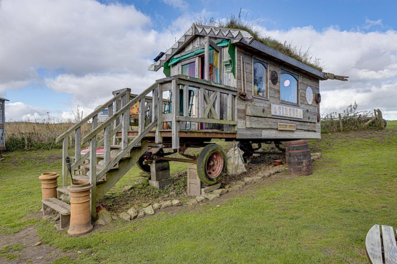 2 X Double Bed Glamping Wagon In Dalby Forest Скарборо Экстерьер фото